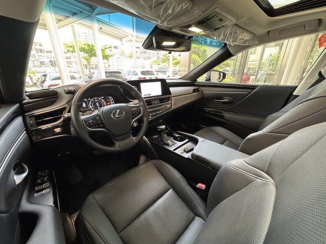 LEXUS凌志 ES200  第7張相片