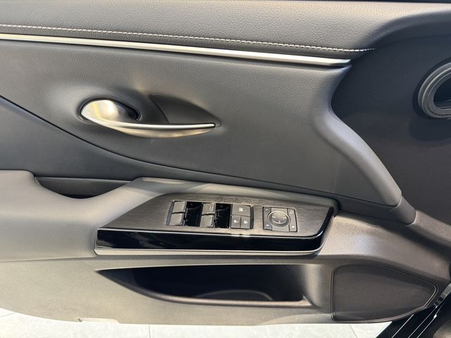 LEXUS凌志 ES200  第15張相片