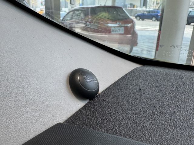 TOYOTA豐田 PRIUS C  第18張相片