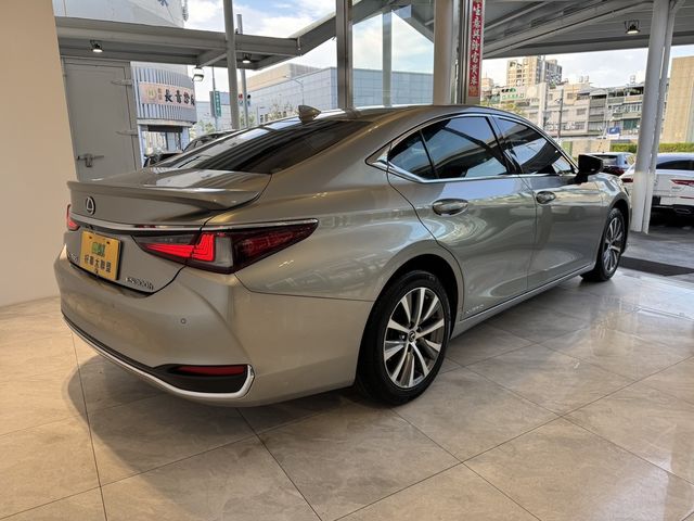 LEXUS凌志 ES300H  第2張相片