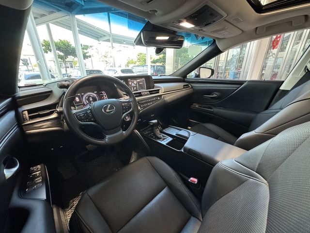 LEXUS凌志 ES300H  第6張相片