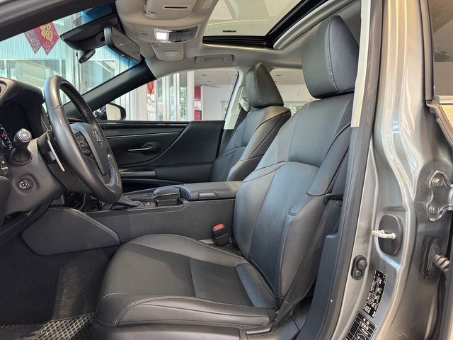 LEXUS凌志 ES300H  第9張相片