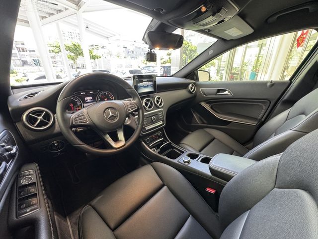 M-BENZ賓士 A180  第7張相片