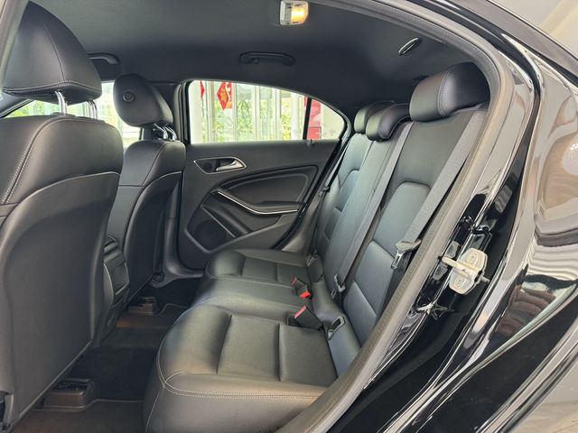 M-BENZ賓士 A180  第8張相片