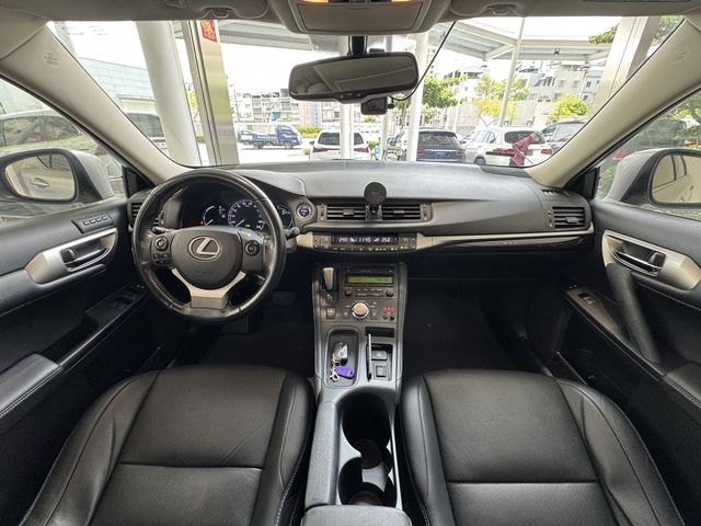 LEXUS凌志 CT200H  第7張相片