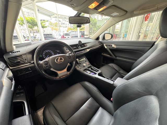 LEXUS凌志 CT200H  第8張相片