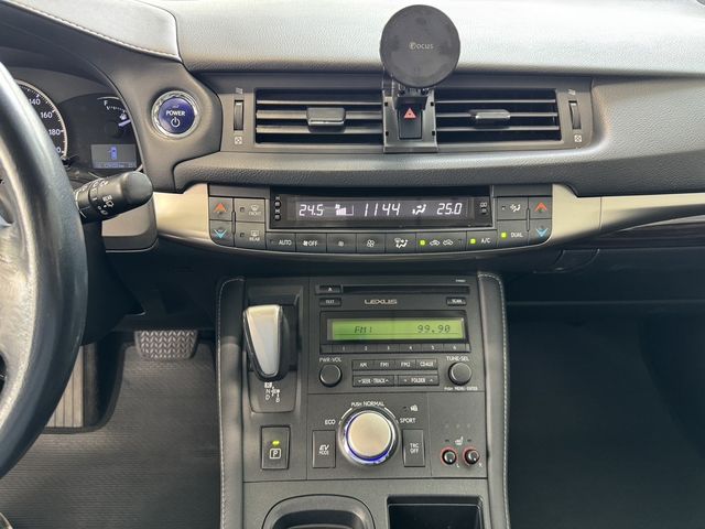 LEXUS凌志 CT200H  第12張相片