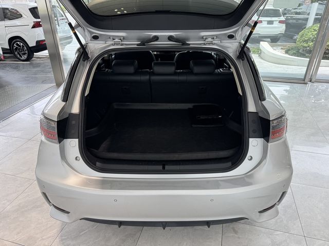 LEXUS凌志 CT200H  第17張相片