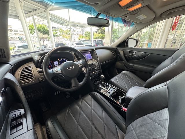 INFINITI無限 QX70  第6張相片
