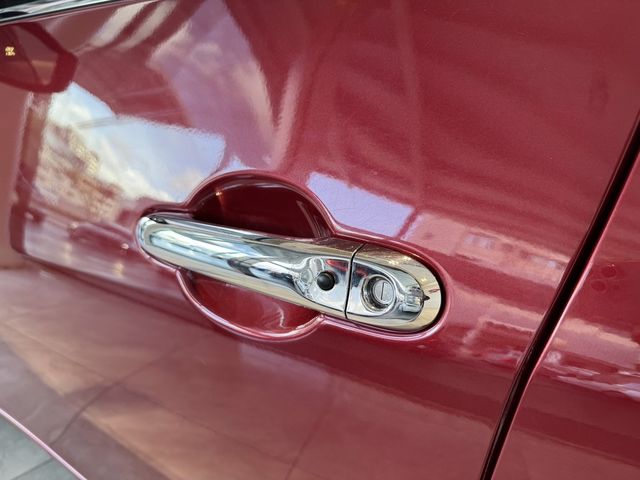 NISSAN日產 TIIDA  第5張相片