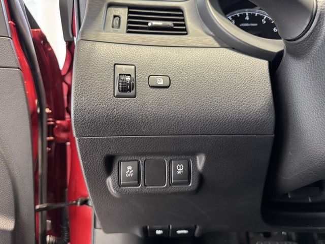 NISSAN日產 TIIDA  第15張相片