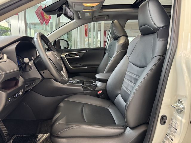 TOYOTA豐田 RAV4  第9張相片