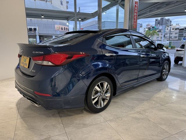 HYUNDAI現代 ELANTRA  第2張相片