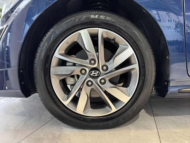 HYUNDAI現代 ELANTRA  第3張相片