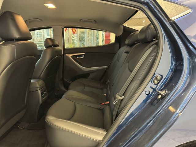 HYUNDAI現代 ELANTRA  第7張相片