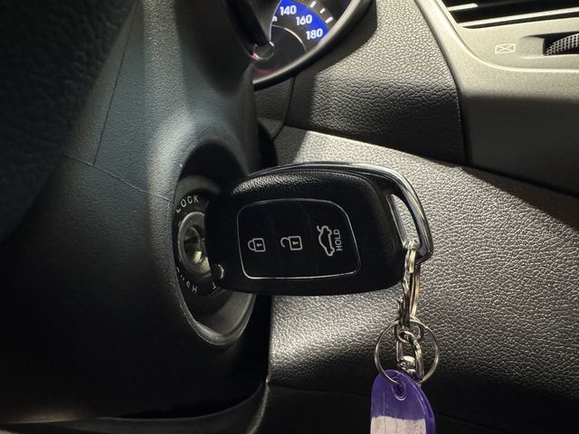 HYUNDAI現代 ELANTRA  第15張相片