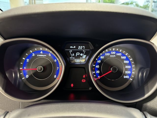 HYUNDAI現代 ELANTRA  第17張相片