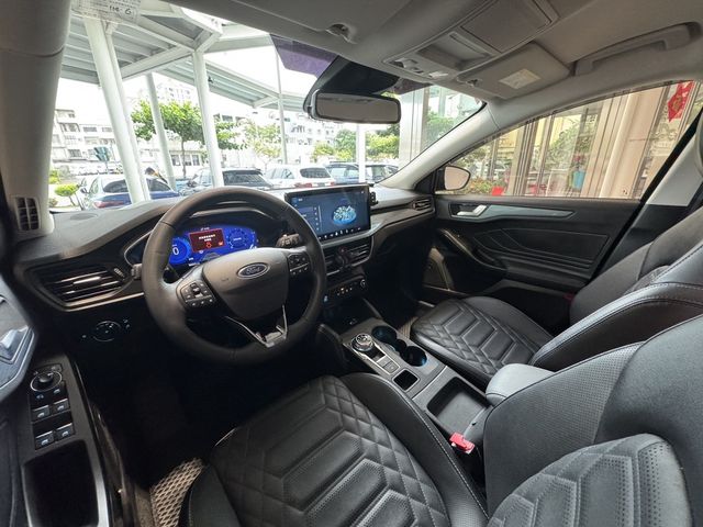 FORD福特 FOCUS ACTIVE  第6張相片