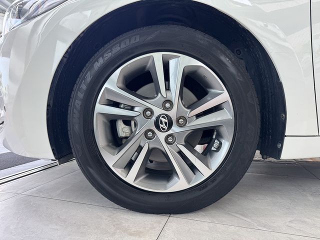 HYUNDAI現代 ELANTRA  第3張相片