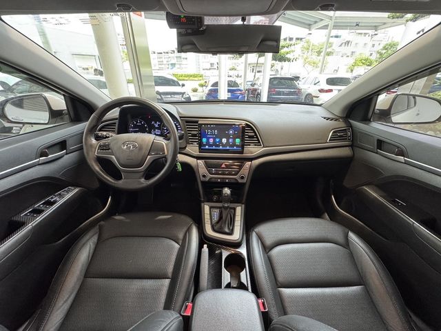 HYUNDAI現代 ELANTRA  第5張相片