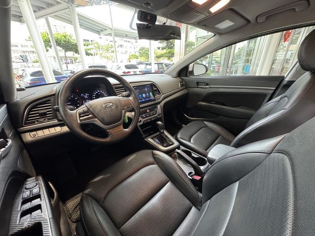 HYUNDAI現代 ELANTRA  第6張相片