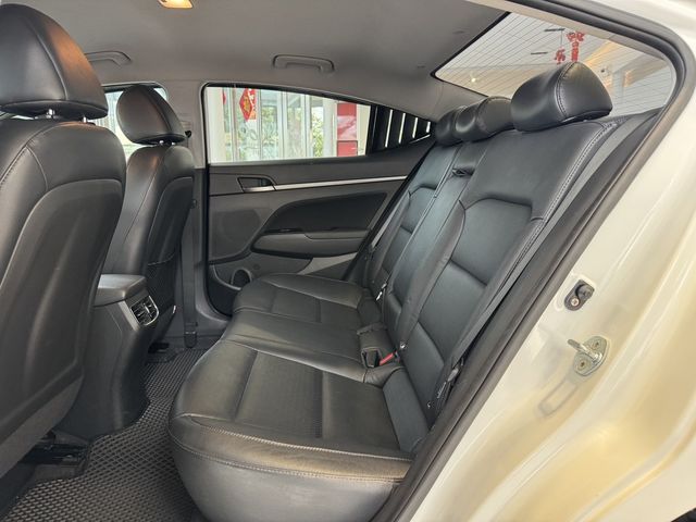 HYUNDAI現代 ELANTRA  第7張相片