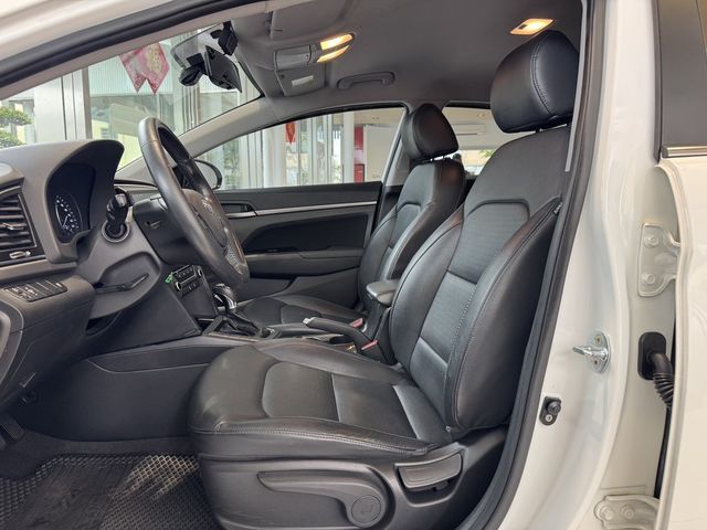 HYUNDAI現代 ELANTRA  第8張相片