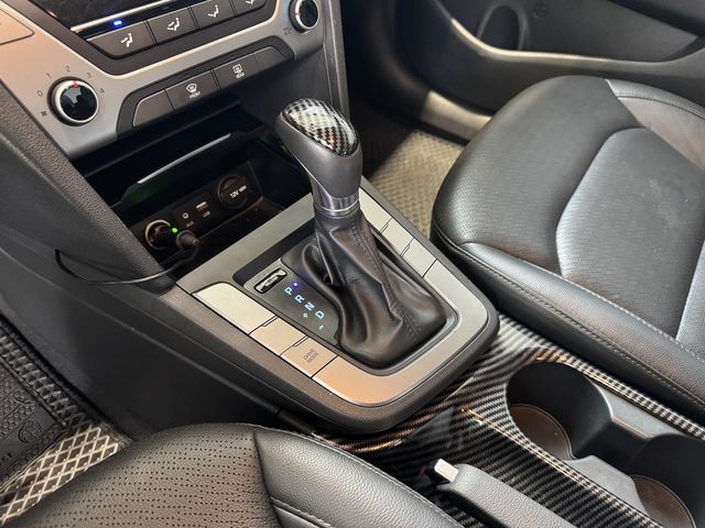 HYUNDAI現代 ELANTRA  第9張相片
