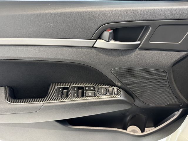 HYUNDAI現代 ELANTRA  第17張相片