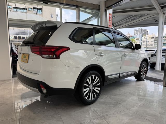 MITSUBISHI三菱 OUTLANDER  第2張相片