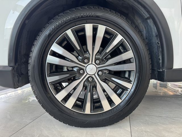 MITSUBISHI三菱 OUTLANDER  第3張相片
