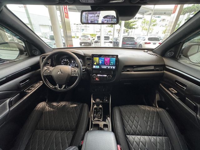 MITSUBISHI三菱 OUTLANDER  第5張相片