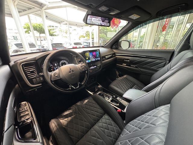 MITSUBISHI三菱 OUTLANDER  第6張相片