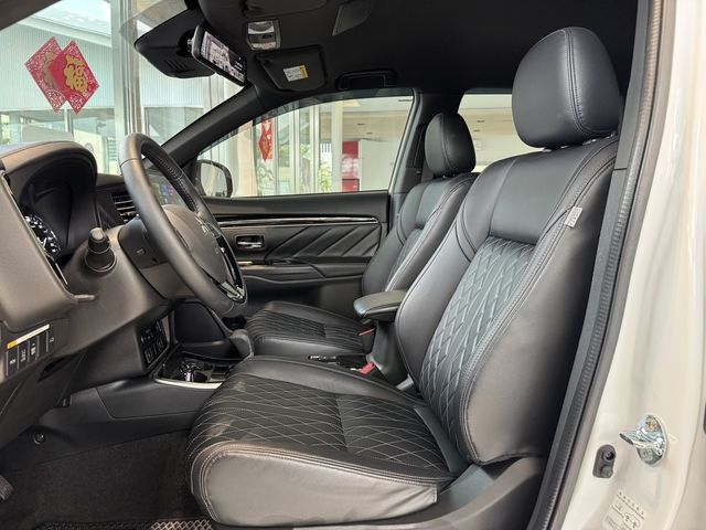 MITSUBISHI三菱 OUTLANDER  第8張相片