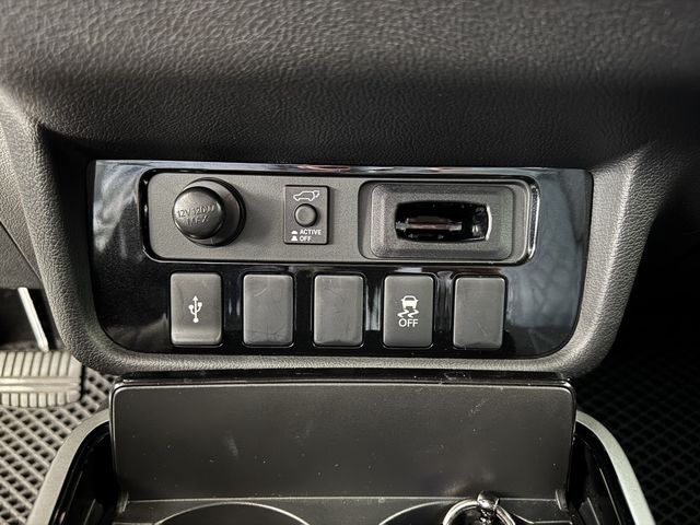 MITSUBISHI三菱 OUTLANDER  第9張相片