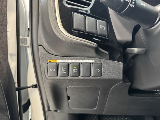 MITSUBISHI三菱 OUTLANDER  第13張相片