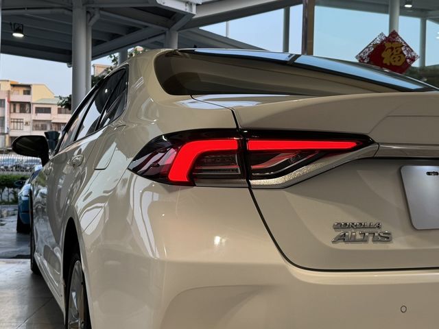 TOYOTA豐田 COROLLA ALTIS HYBRID  第3張相片