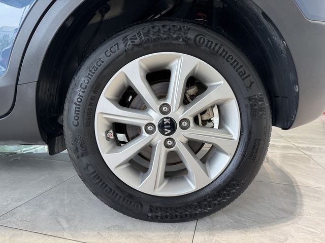 KIA起亞 STONIC  第4張相片