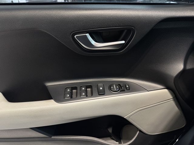 KIA起亞 STONIC  第15張相片