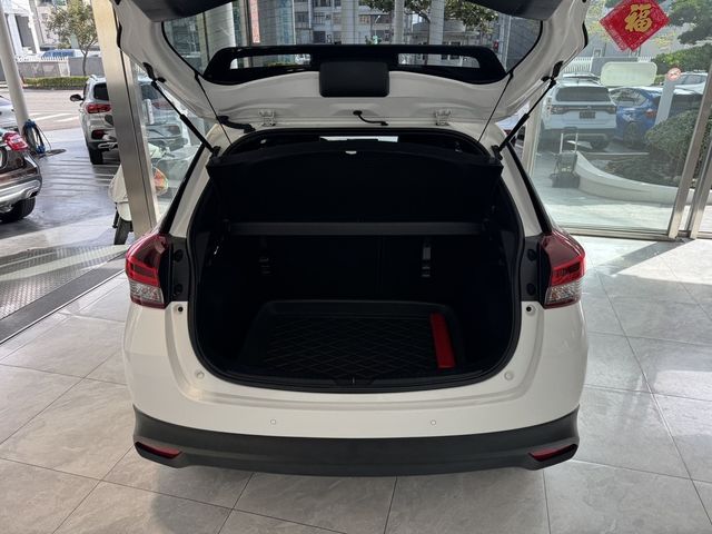 TOYOTA豐田 YARIS CROSSOVER  第17張相片