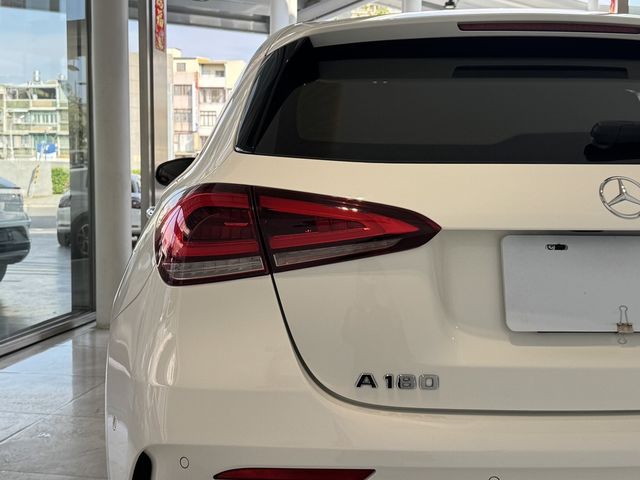 M-BENZ賓士 A180  第3張相片