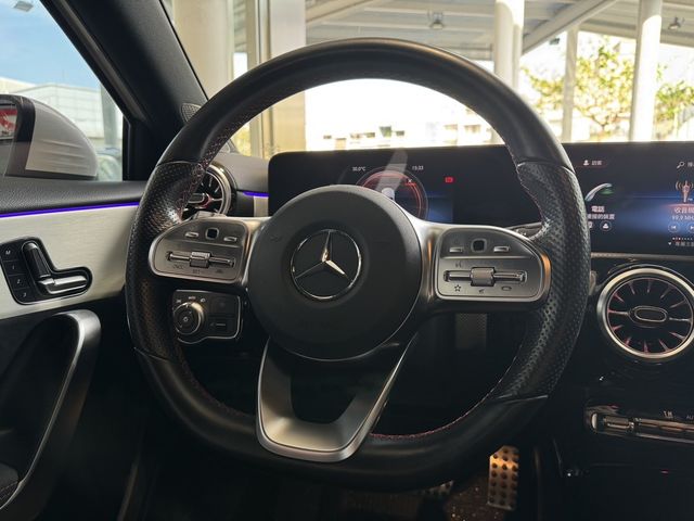 M-BENZ賓士 A180  第5張相片