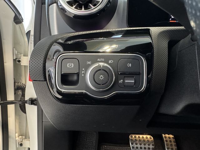 M-BENZ賓士 A180  第15張相片