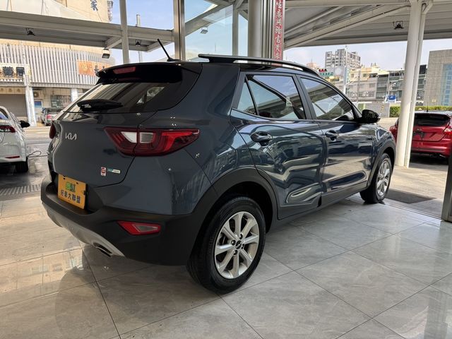 KIA起亞 STONIC  第2張相片