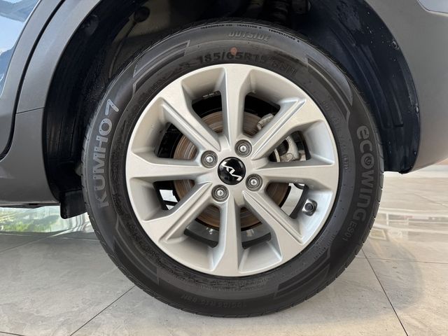 KIA起亞 STONIC  第4張相片