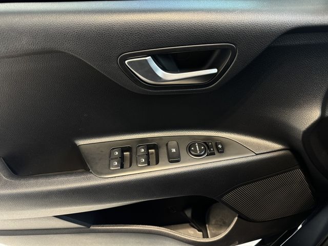 KIA起亞 STONIC  第19張相片