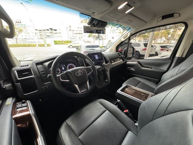 TOYOTA豐田 GRANVIA  第7張相片