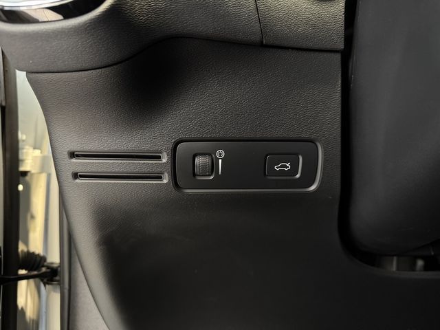 VOLVO富豪 XC40  第13張相片