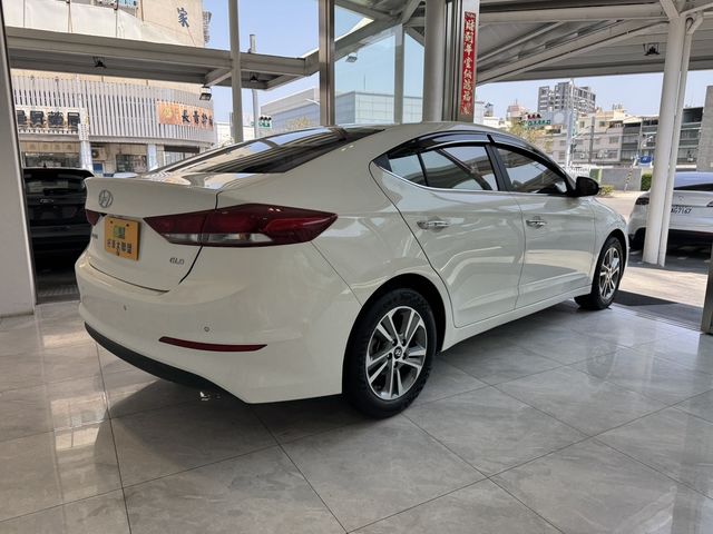 HYUNDAI現代 ELANTRA  第2張相片
