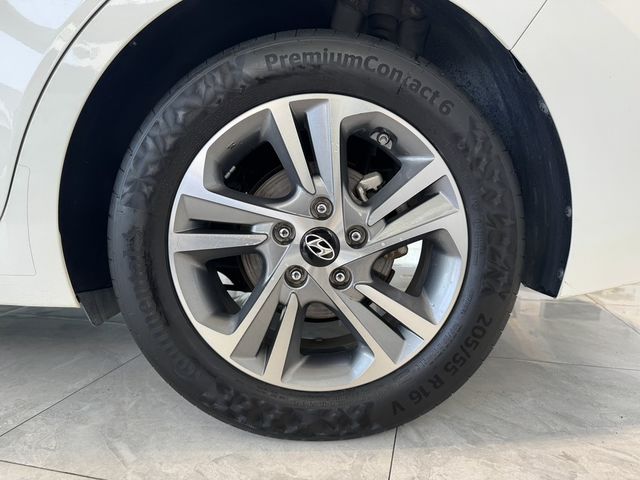 HYUNDAI現代 ELANTRA  第4張相片